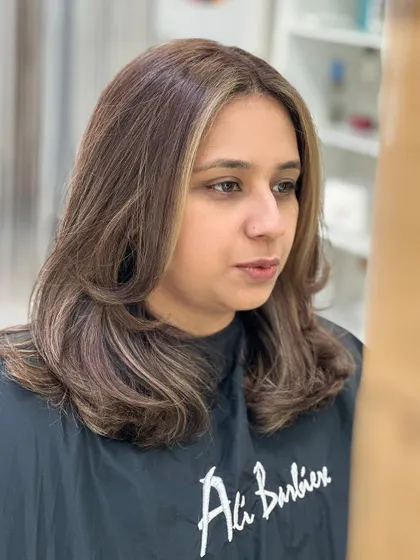 Don't stress, leave it to me. This before-and-after shows a transformation to a beautiful brunette with face-framing highlights and a healthy, polished finish.