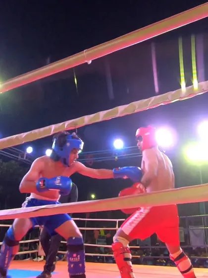Another precise punch from Subhan, controlling the distance and the pace of the fight.