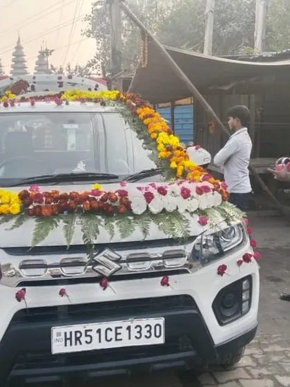 This is a duplicate image of the decorated Maruti Suzuki Brezza, showing the final look from the front.