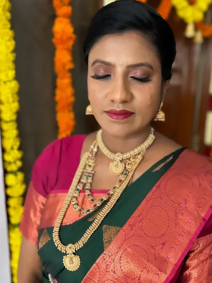 Glamified my bestie for her baby shower. She wanted a natural look, so I focused on creating glowing skin and defined eyes that made her feel beautiful and comfortable.