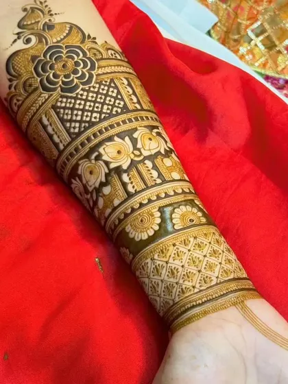 An intricate arm piece that combines floral and geometric bands. This design is perfect for filling the space between the wrist and elbow.