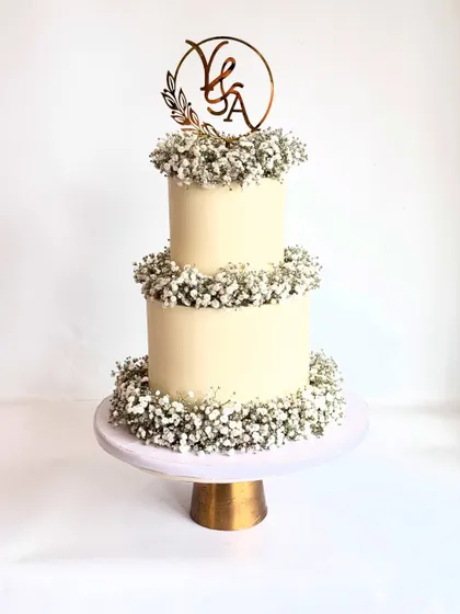 The baby's breath trend is one my clients and I both love. It gives such a fresh and ethereal feel to any celebration cake.