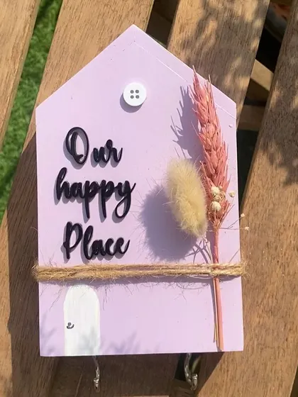 A close-up shot of the house-shaped key holder, highlighting the 3D lettering and the small button detail. It's the little things that make a piece special.