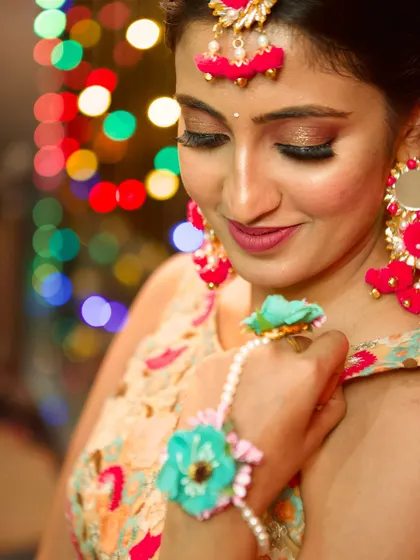 A radiant look for a bride's Mehendi ceremony. I focused on creating glowing skin with a soft, shimmery eyeshadow and a defined matte lip to complement her vibrant floral jewellery and outfit.