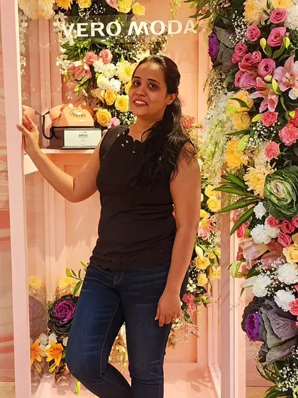 Posing against a stunning floral backdrop at the Vero Moda and Cosmopolitan event. It was a pleasure to be part of such a beautifully curated experience.