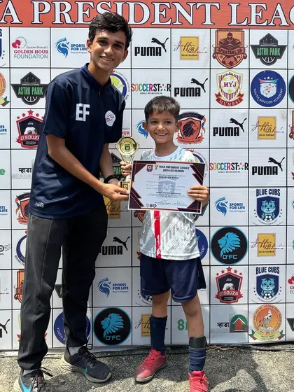 Coach Ethan with our U7 Player of the Match, Shivatva. This highlights the strong bond and mentorship between our coaches and young players.