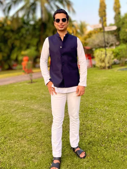 Starting the week with positive vibes from Goa. A clean, classic look for a daytime event, ready for the next performance.