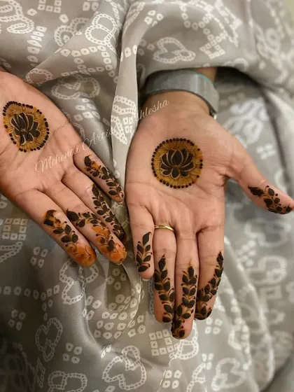 My execution of the client's vision: a minimal lotus mandala with leafy finger details. It's a beautiful and modern take on traditional mehendi.