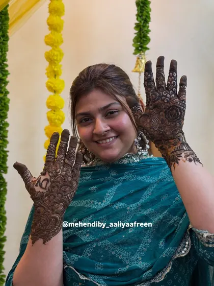 A final shot of Nausheen's mehendi, with the initial clearly visible.