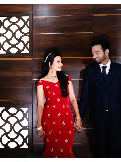 A duplicate of 181, a stylish reception photo.