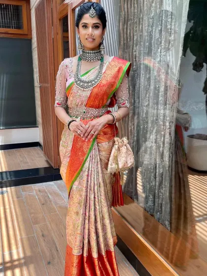 The full-length view of this stunning saree and jewelry combination.