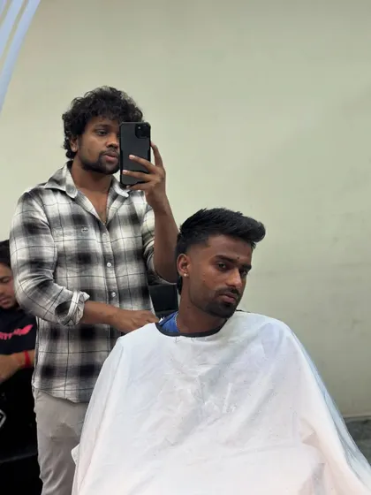Another angle of Manav Suthar's fresh style.
