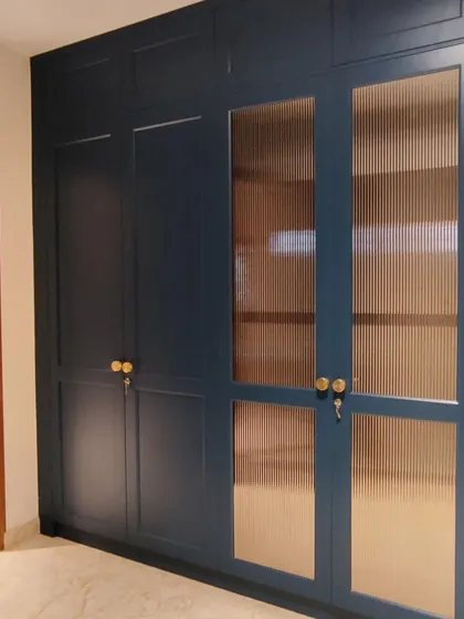 A slightly different angle of the blue wardrobe.
