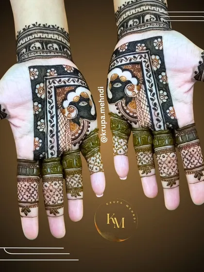 A royal and minimal design created as per the client's request. This shows how you can have a regal look without full hand coverage.