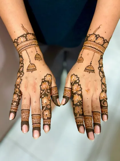 A straight-on shot of the stylish lotus trail mehendi, perfect for guests who want a design that is both traditional and modern.