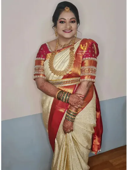 Akshatha looking stunning in her off-white and red Kanjeevaram saree for her muhurtham ceremony.