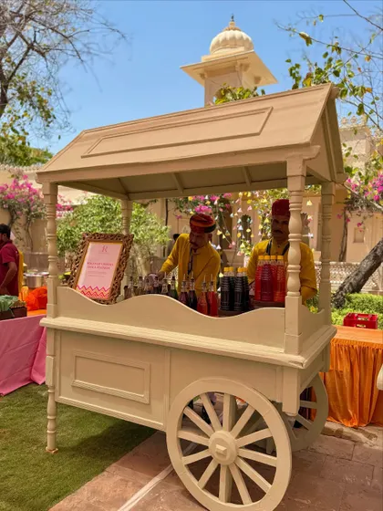A charming cart serving refreshing drinks at a Haldi morning in Udaipur. Our presentation is always thoughtful, designed to match the theme of the event and create a delightful atmosphere.
