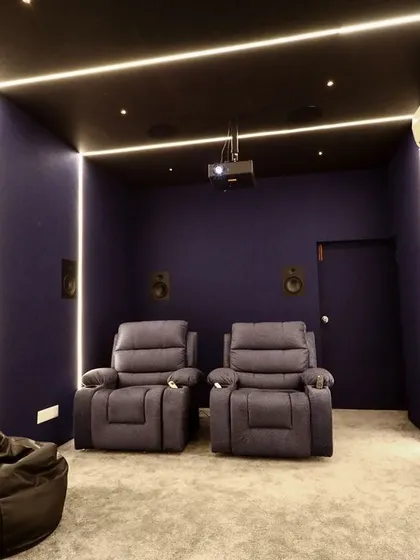 A duplicate of 47, this image again shows the smart use of flexible seating to accommodate more viewers in a compact space.