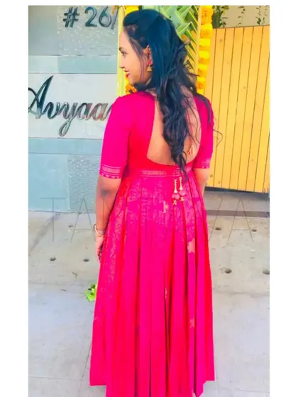 A little detail can make all the difference. For this bright pink dress, I designed an elegant open back with a tie-up detail, adding a modern twist to the traditional fabric.