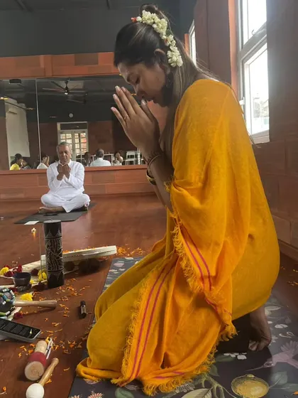 A moment of prayer and intention setting at the start of a beautiful sound healing and breathwork session. The space is filled with flowers and the energy of the group, ready for a wholesome experience.