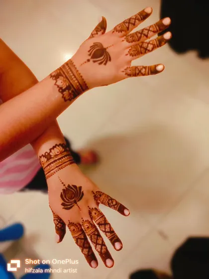 A minimalist lotus design for Diwali, perfect for someone who wants a simple yet festive look.