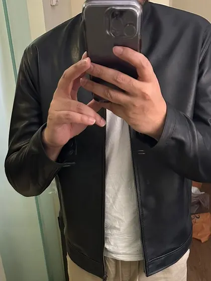 Here I am trying on a black leather jacket myself to check the fit and comfort. I only sell 'barang' that I would be happy to wear.