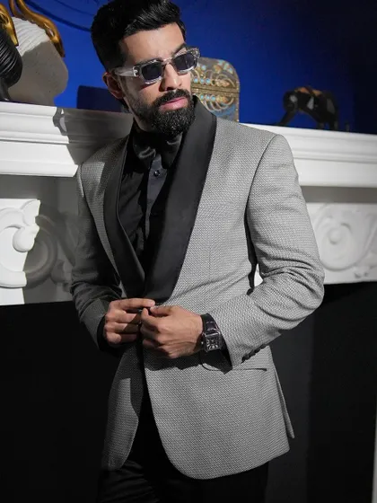 This grey micro-patterned tuxedo offers a modern alternative to traditional black. The contrasting black shawl lapel adds a touch of classic elegance, while the tailored fit ensures a sharp, contemporary profile.