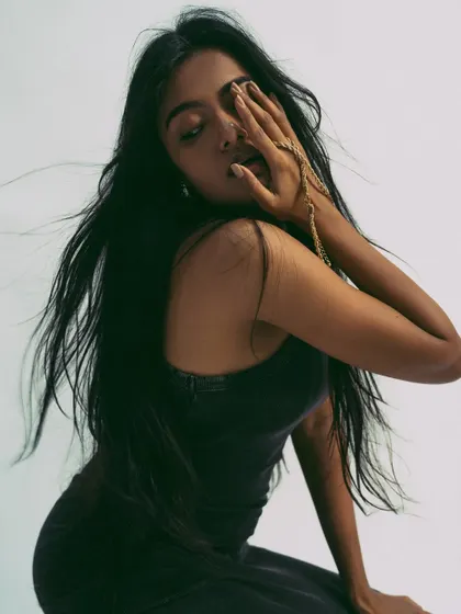 A soft and beautiful pose that still has a strong fashion sensibility.