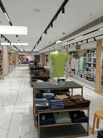 This video tells the 60-day story of completing the 90,000 sq. ft. flagship store for The Chennai Silks. It shows the project's progression from a construction site to a fully finished, modern retail space.
