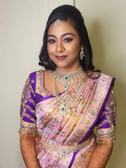 Draped in regal purple, this bride embodies elegance and sophistication. Her diamond jewellery and floral saree create a look of modern royalty.