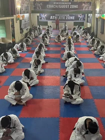 The class at the Rajasthan referee seminar, fully engaged in the theoretical part of the course.
