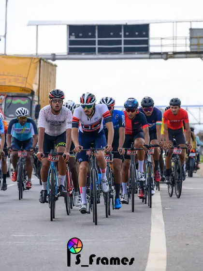 The elite peloton, a tight and fast-moving group.