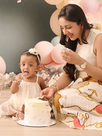 We absolutely love it when parents join the fun. Sharing a piece of cake with your little one makes for an incredibly sweet and memorable family photograph.