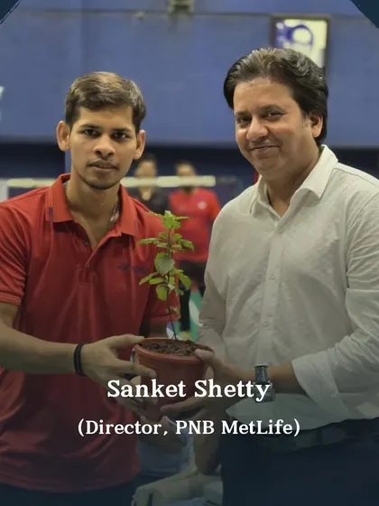 Sanket Shetty, Director at PNB MetLife, is felicitated as a guest. Involving corporate leaders helps bridge the gap between sports and the corporate world, opening up sponsorship opportunities.