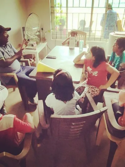 During an indoor session, I explain the technical fundamentals of different tennis grips to my beginner students. A strong theoretical understanding is just as important as on-court practice.