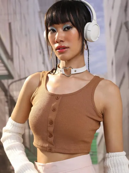 Another look from the K-pop series, focusing on accessories. I paired a simple brown tank with arm warmers and a statement choker to add layers and personality, essential for creating standout streetwear styles.