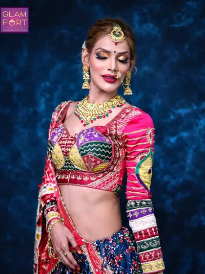 A close up of the eye makeup for the Navratri look. The use of warm tones and shimmer makes the eyes look absolutely captivating.