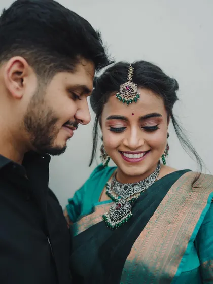 A duplicate of 311, another beautiful close-up of the happy couple.