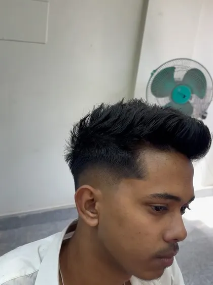The final look of the textured top with a high fade.