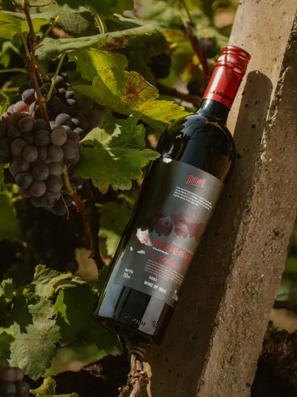 Our La Réserve Syrah-Grenache is inspired by the classic blends from the South of France. Made with grapes from our own estate, the Grenache provides juicy cherry notes while the Syrah gives it structure and a hint of spice.