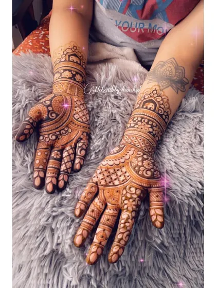 A beautiful bridal mehendi with a mix of traditional elements, including elephants and birds, perfect for a housewarming ceremony as well.