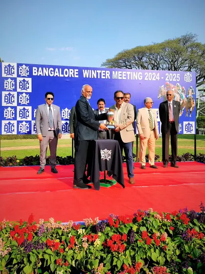 The Chairman, Mr. Manjunath Ramesh, presents The Delhi Race Club Trophy to the owners of De Villiers.
