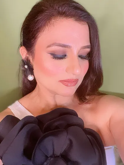A soft and artistic shot of my birthday look.