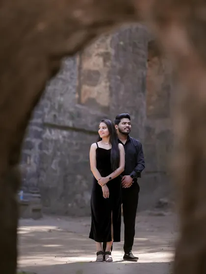 Using the ancient stone archways of a fort as a natural frame. This adds a sense of history and grandeur to their pre-wedding portrait.