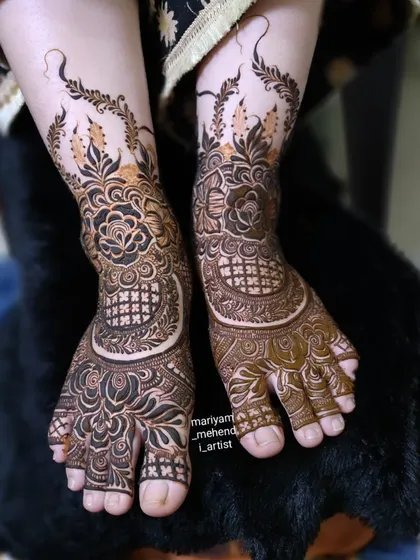 A detailed bridal leg design with intricate patterns and a beautiful flow.
