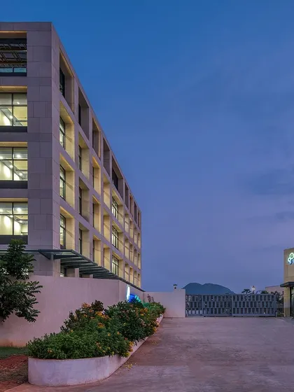 The Laurus Labs regional office in Vizag, set against a backdrop of hills, was designed for natural cross-ventilation, allowing it to function without air conditioning.