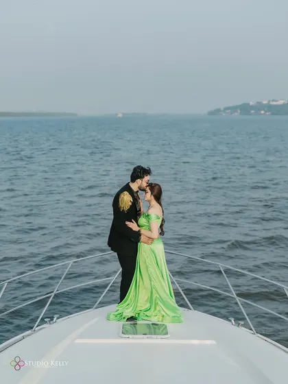 An intimate and cinematic moment on the bow of a yacht in Goa. The vast sea behind them and the tender embrace create a feeling of being in their own world.