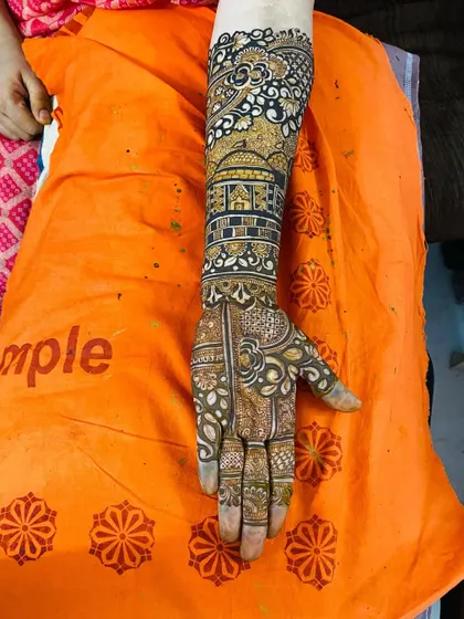 A single-arm design showing a mix of architectural and floral patterns, perfect for a bridesmaid or family member.