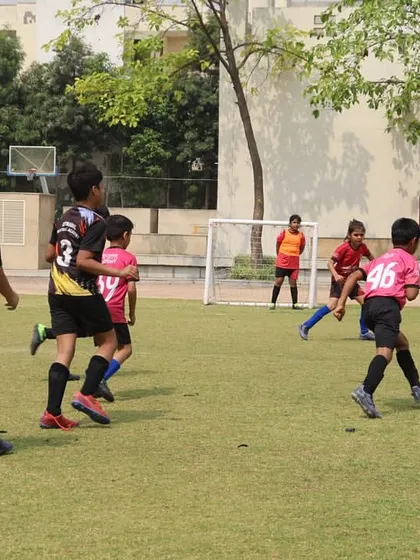 Players move into position, ready to defend a goal kick during a competitive match.