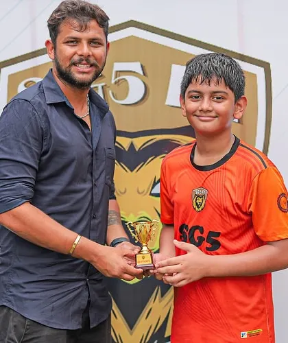A moment of pride for this young player, awarded Player of the Match for his efforts during the Inter SG5 Cup.